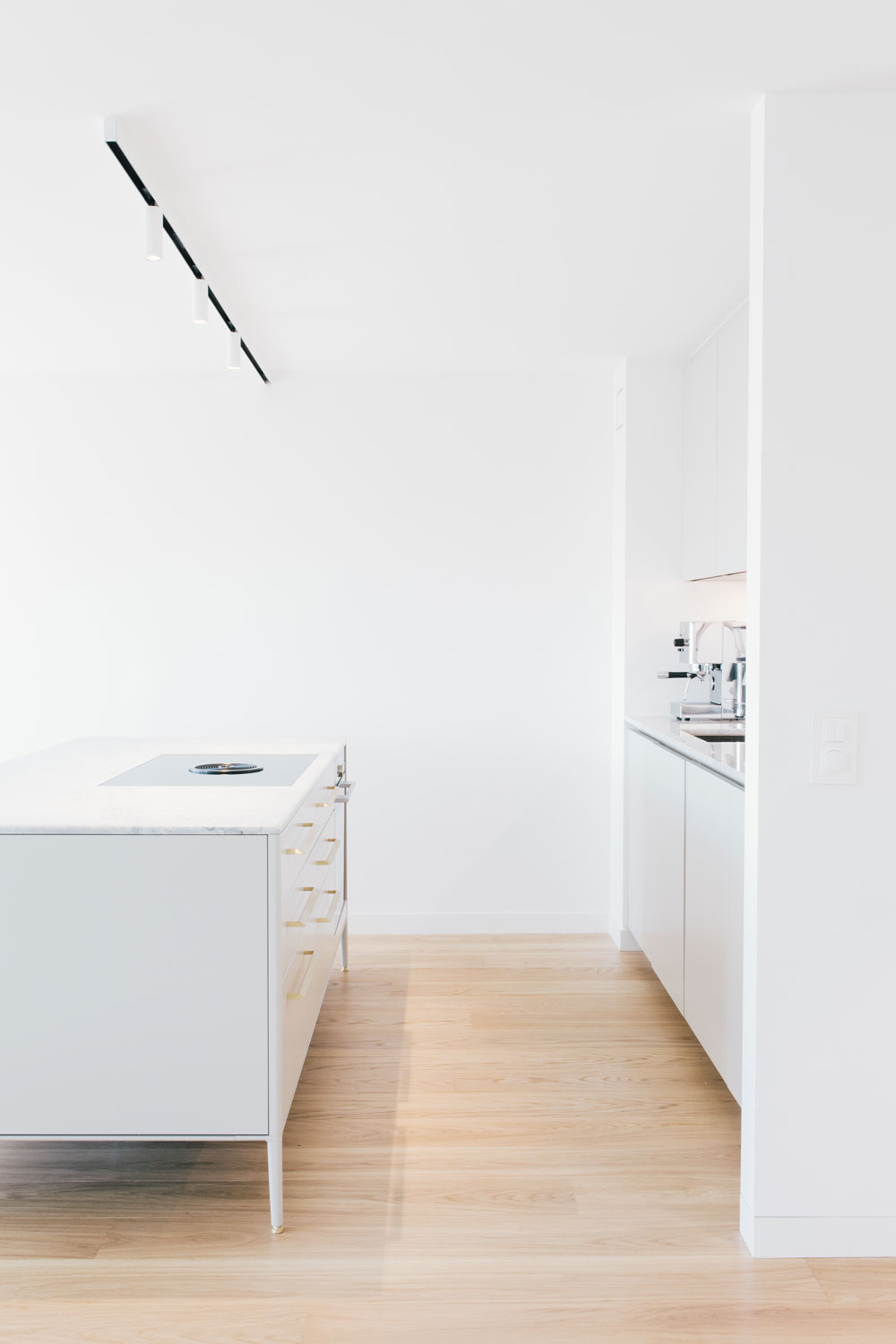 Associati Architectes EPFL SIA Genève. Associati sàrl, Christophe Alhanko, Loris Guillard, Mikaël Sachs. Kitchen 